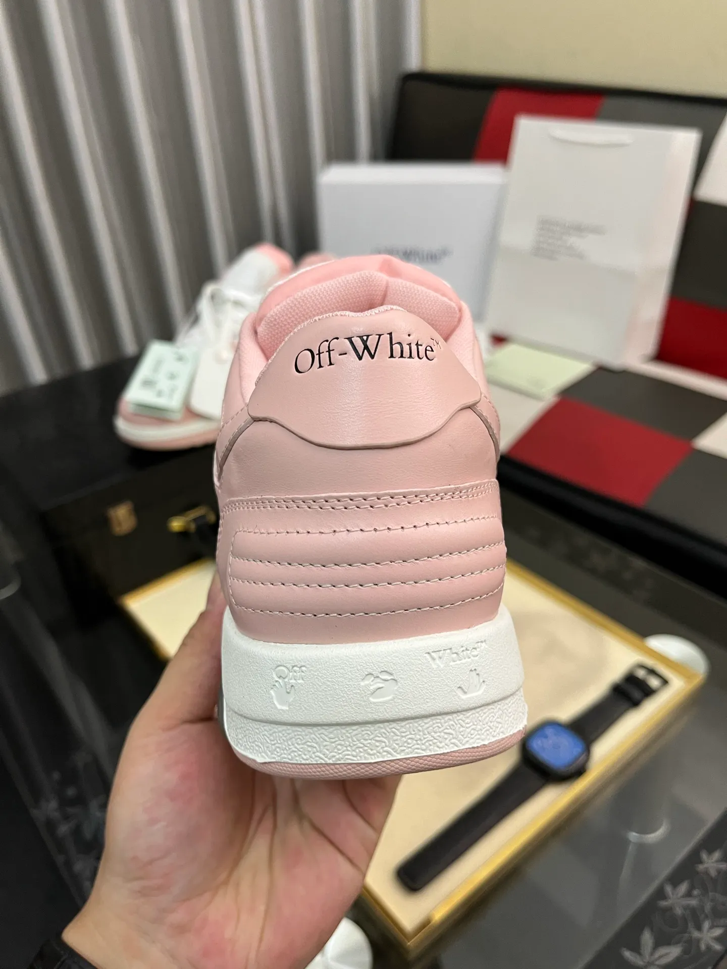 Men's shoes 💰600⌚️⌚️ OFF-White C/O VirGil Abloh fashionable and versatile casual shoes. Exclusive first release of the new model. Made of environmentally friendly cowhide leather and mesh fabric upper material. The insole is embedded with foam cushioning EVA material. The correct midsole is equipped with EVA lightweight cushioning. External tooth nail rubber outsole. The correct accessories can be customized simultaneously. Women's model: 35-40 Men's model: 39-45